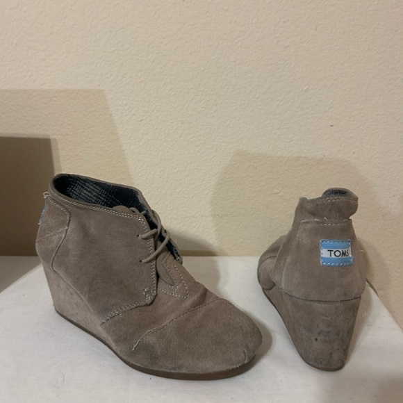 Grey heeled Tom’s - Picture 1 of 4